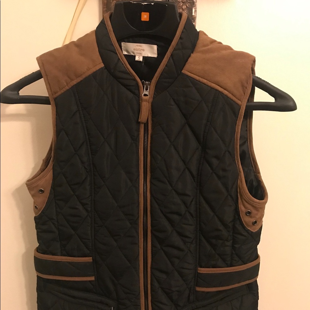 Black with brown accents zipper vest
